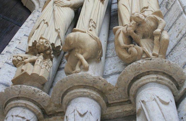Chartres_Cathedral_North_Porch_Right_Bay_Right_Jamb_Pedestals